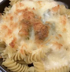 フジッリのクリームソース スクランブルエッグのせ