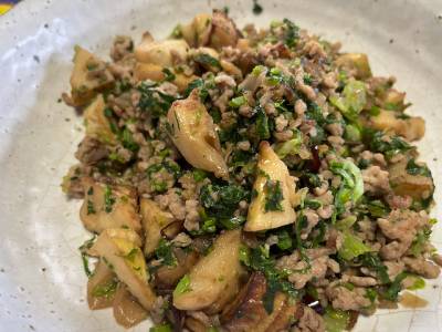 たけのこと菜の花の炒め物