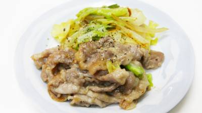 豚肉と春キャベツのオイル蒸し