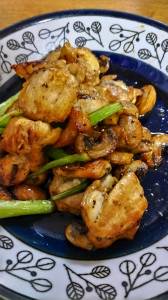 マッシュルームとチキンのガーリックソテー