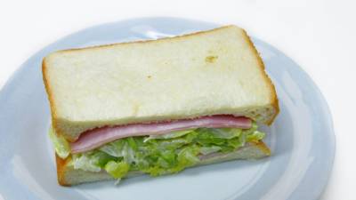 レンチンキャベツとハムのサンドイッチ