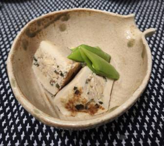 高野豆腐の肉詰めと菜の花の煮物