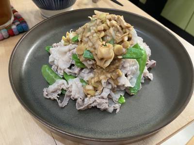 絹さやと豚肉のごまだれあえ