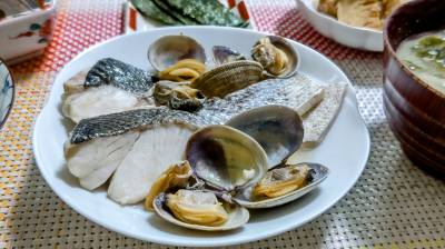 すずきとあさりの白ワイン蒸し