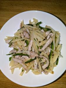 新じゃがの塩チンジャオロースー風