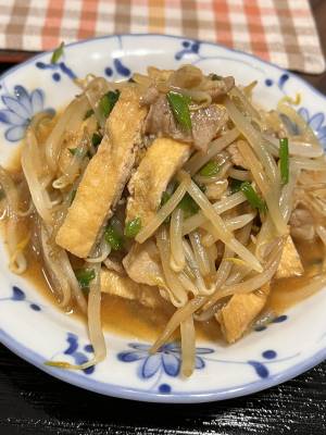 もやしと豚バラと油揚げのピリ辛炒め