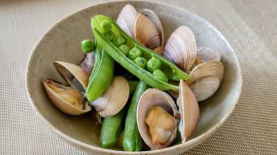 あさりとスナップえんどうの酒蒸し