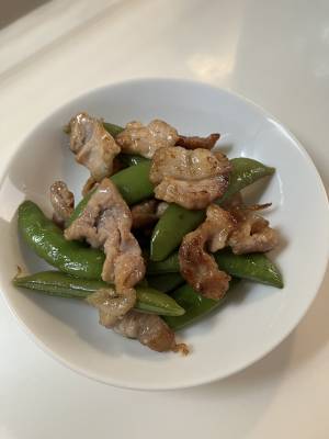 スナップえんどうと豚肉の塩炒め
