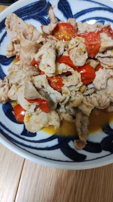 豚こまとミニトマトのにんにくマヨソテー