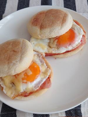 ベーコンエッグチーズマフィン