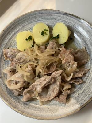 豚肉のビール煮　じゃがいも添え