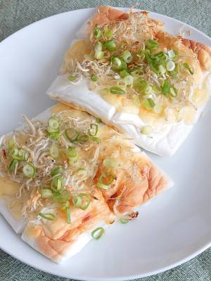 はんぺんのしらすチーズ焼き