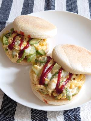 アスパラガスのオムレツサンド