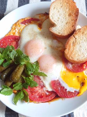 トマト目玉焼き