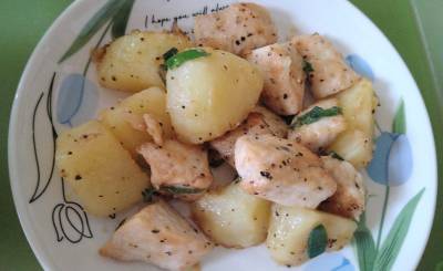 新じゃがと鶏肉のにんにく炒め