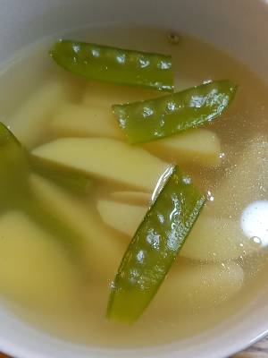 じゃがいもとスナップえんどうのスープ