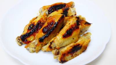 鶏スペアリブのにんにくみそ焼き