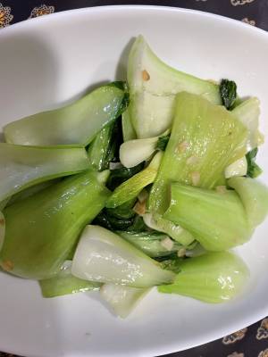 チンゲンサイのにんにく塩炒め