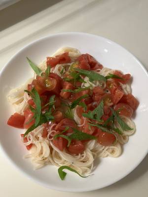 トマトと青じその そうめんサラダ