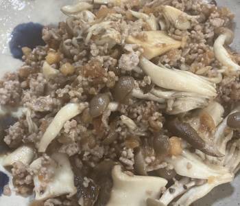合いびき肉としめじの炒め物
