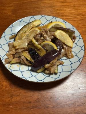 なすと豚肉のレモンじょうゆ炒め