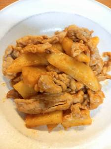 豚こまとポテトのケチャップ炒め