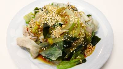 蒸し豚とレタスのオイスターごまだれ