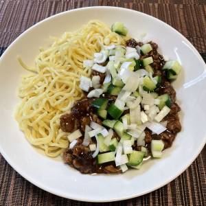 きゅうりとねぎのジャージャー麺