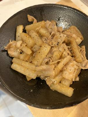 大根と豚バラの甘辛みそ炒め