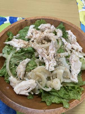 サニーレタスとたまねぎのサラダ