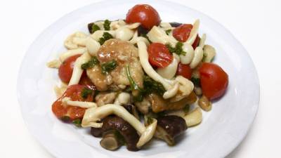 鶏肉ときのこのパセリ煮