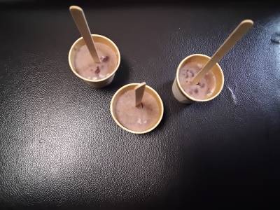 小豆ミルクのアイスキャンデー