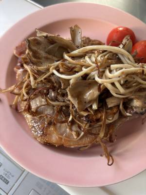 きのこと豚肉のソテー