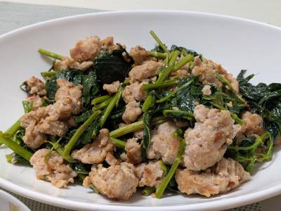 モロヘイヤのひき肉炒め