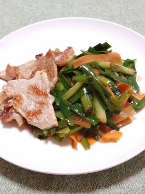 豚肉のたっぷりにら添え