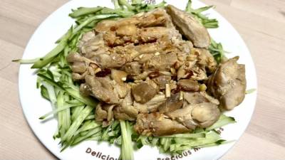 きゅうりと鶏肉のピリ辛あえ