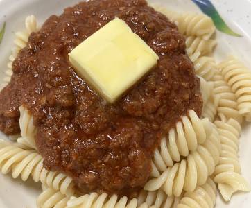 スピードミートソースのショートパスタ