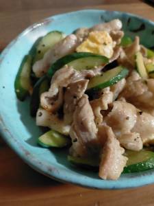 きゅうりと豚肉の卵炒め