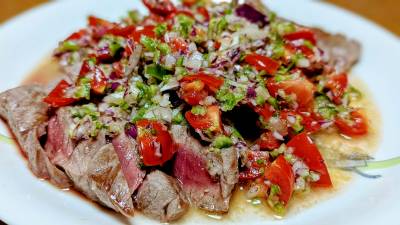 まぐろステーキ サルサソース