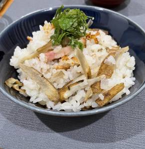 ごぼうとベーコンの炊き込みピラフ