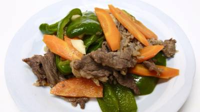 牛こまとにんじん、ピーマンのオイスターしょうゆ蒸し