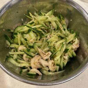 鶏皮ときゅうりのあえ物
