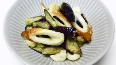 蒸しなすとちくわのからしじょうゆ