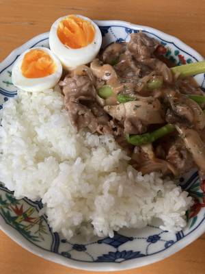 ビーフストロガノフ風トマト煮込み