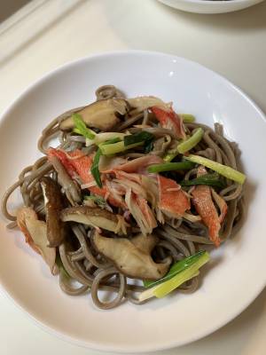 かに風味かまぼこ入り炒めそば