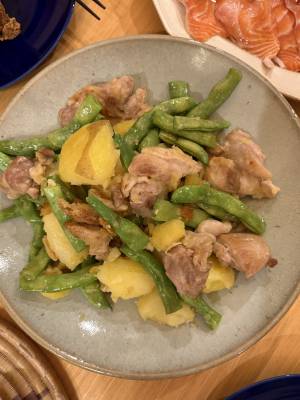 カリカリじゃがいもと鶏のソテー