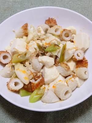 豆腐とちくわのねぎラー油炒め