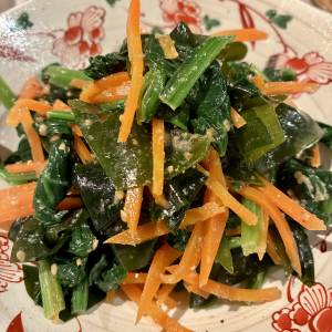 ほうれんそうと海藻、にんじんのナムル