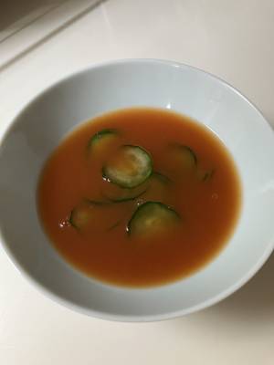 トマトジュースとレモンのスープ