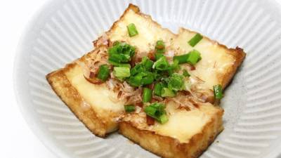 厚揚げのおかかチーズ焼き